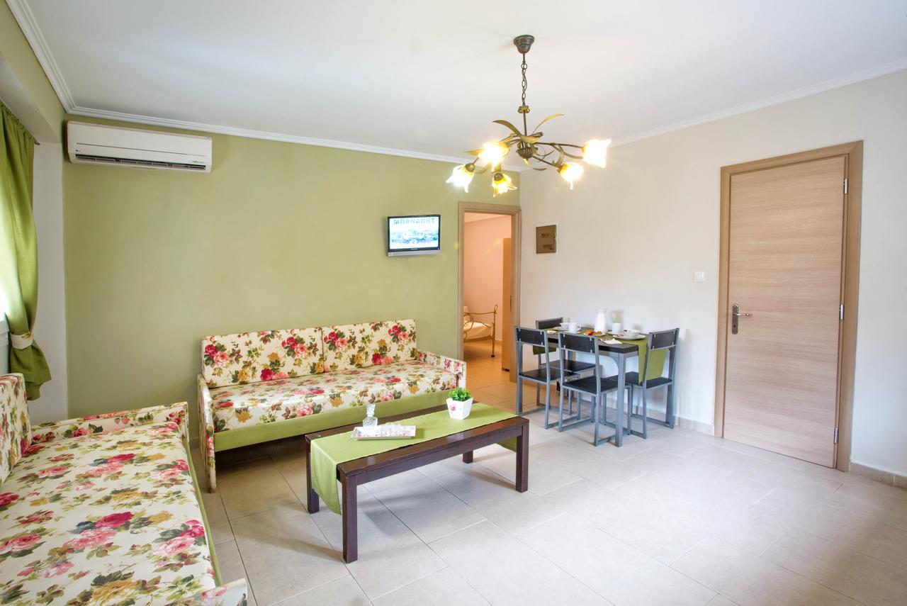 Golden Suites Ofrínion Esterno foto